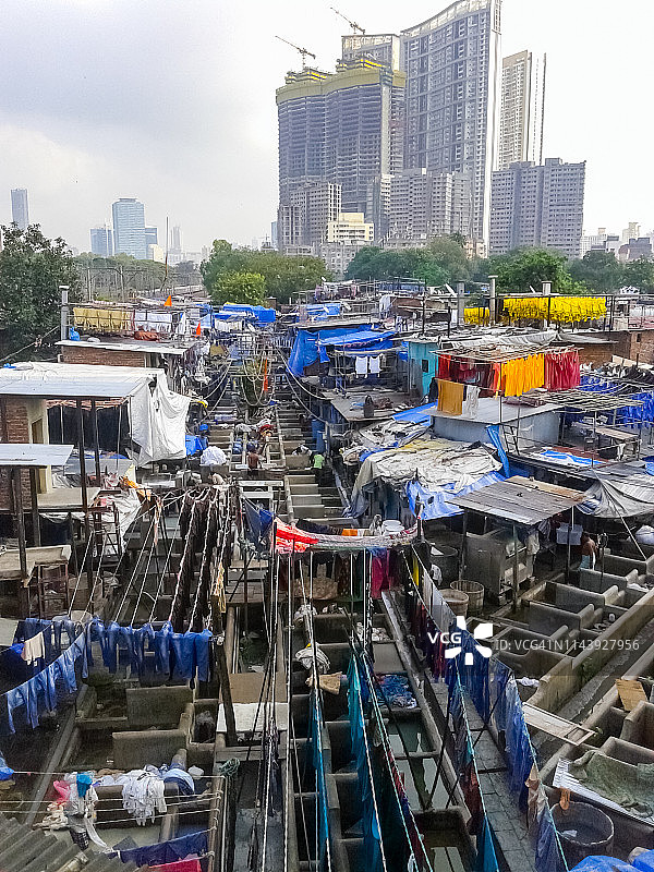 孟买的高楼大厦和贫民窟图片素材