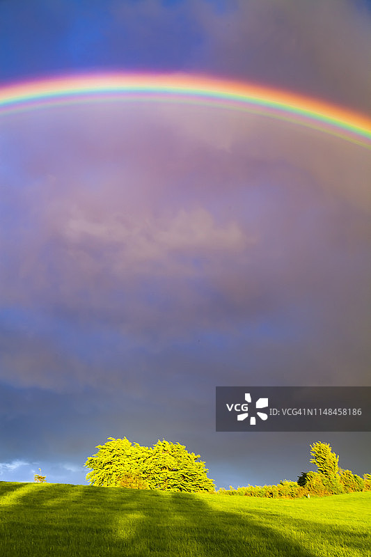 双虹景观在美丽的爱尔兰山水风光中。图片素材