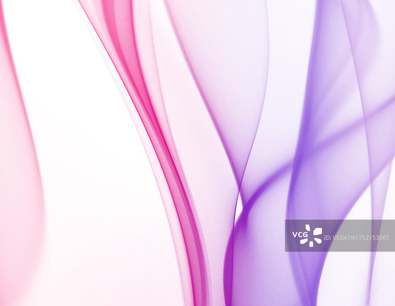 完整的框架形式和纹理的烟的颜色粉红色和淡紫色在一个白色的背景。图片素材