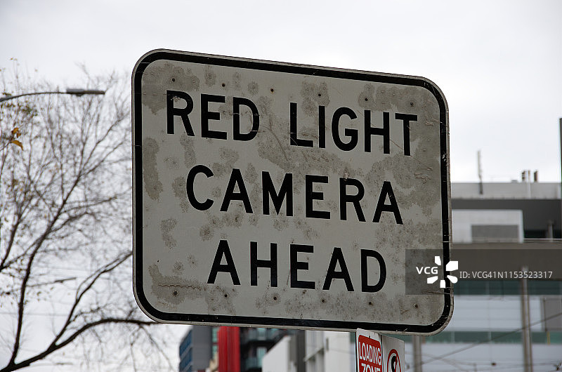 “红灯摄像头”交通警告标志图片素材