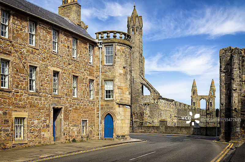 圣安德鲁斯中世纪建筑和圣安德鲁斯大教堂的废墟，苏格兰，英国图片素材