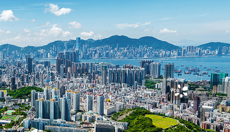 以香港狮子山为背景的城市图片素材