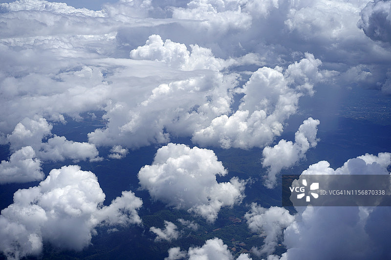 美丽的云和奇异的形状的云图片素材
