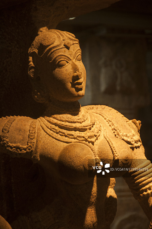 雕刻的神和女神米纳克什庙，马杜赖，印度。图片素材