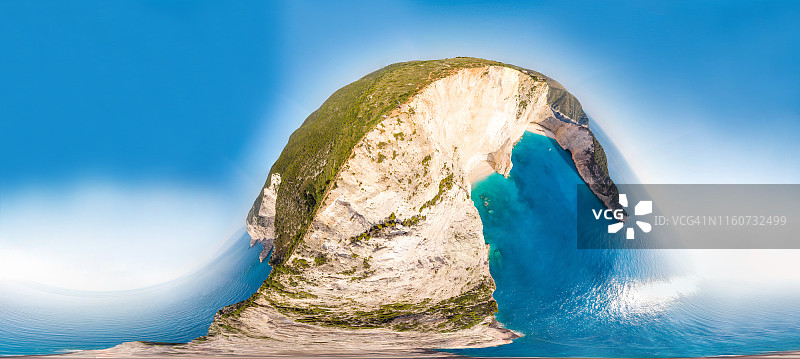 希腊著名的海难海滩的360度空中等矩形全景图。图片素材
