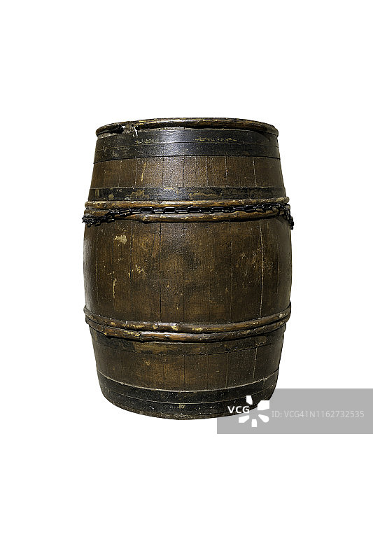 木桶为香槟，葡萄酒，威士忌，朗姆酒，啤酒，与钢环上的白色背景。图片素材