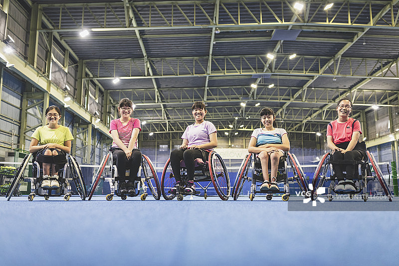 残疾人女运动员肖像，轮椅网球队图片素材