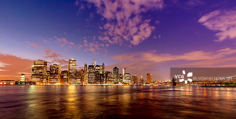 美国纽约市哈德逊河俯瞰曼哈顿图片素材