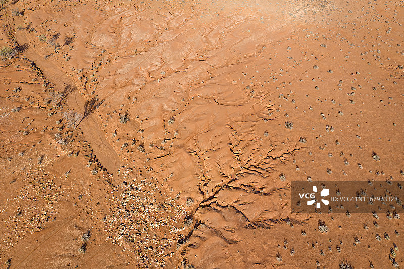 无人机从澳大利亚内陆红土上空拍摄图片素材