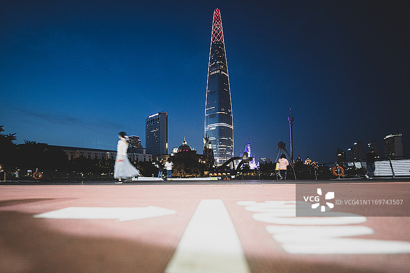 首尔的城市景观和现代建筑正在崛起图片素材