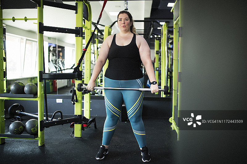 健身房里的超重女性图片素材