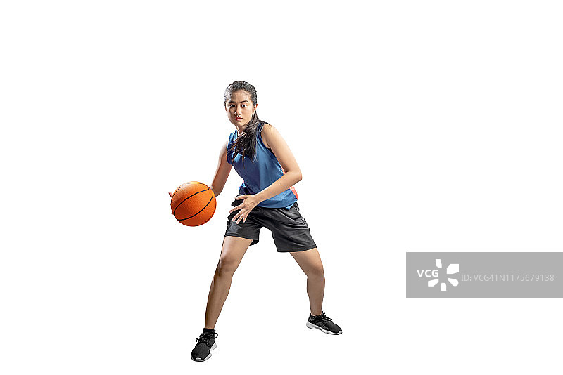 亚洲女子篮球运动员在与球的行动图片素材