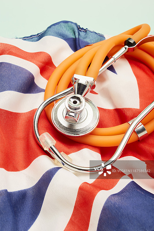 英国国旗上的听诊器图片素材