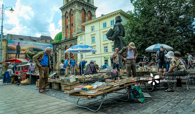 乌克兰利沃夫市的旧书跳蚤市场图片素材