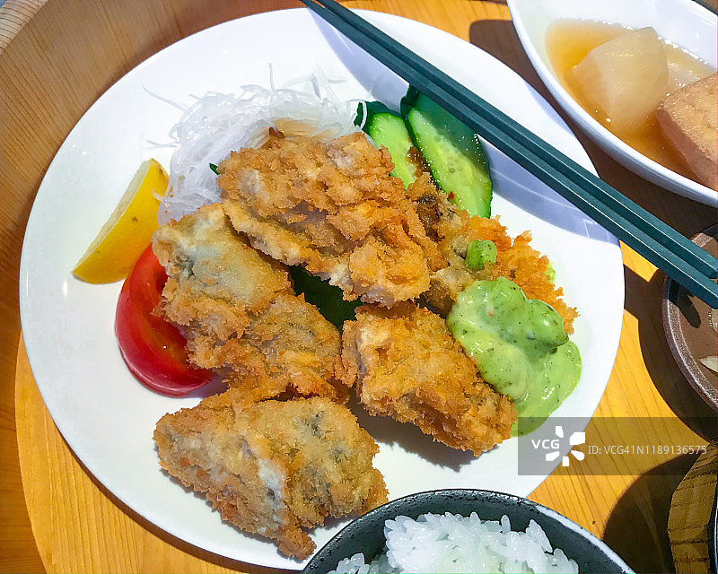 横滨午餐供应的“Kaki Furai”油炸牡蛎图片素材