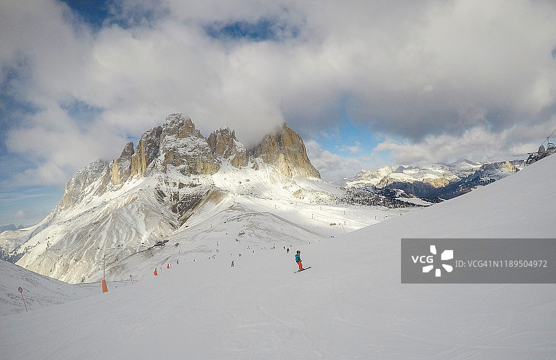 从Val di Fassa滑雪区，意大利Trentino-Alto-Adige地区的意大利白云石组Sassolungo (Langkofel)图片素材