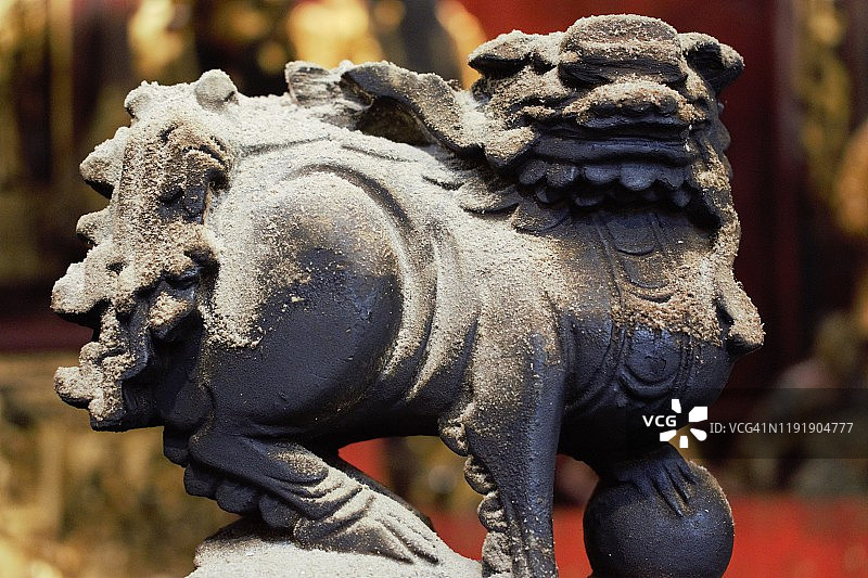 中国澳门观泰寺三启威坤的中国狮子雕像图片素材