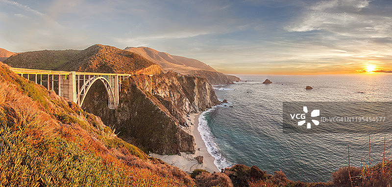 比克斯比桥日落全景-大苏尔，加州图片素材