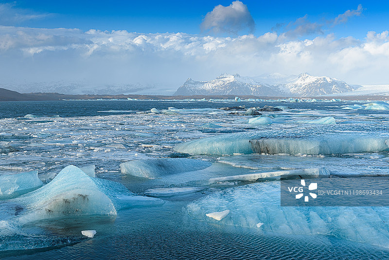 冰山在Jokulsarlon，大冰川泻湖。冰岛Vatnajokull国家公园图片素材