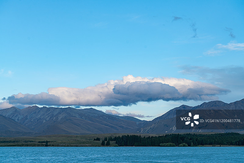 美丽的日落景观，在新西兰的特卡波湖日落图片素材