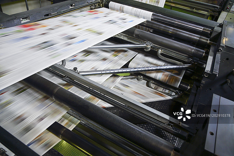 印刷厂的报纸印刷机图片素材