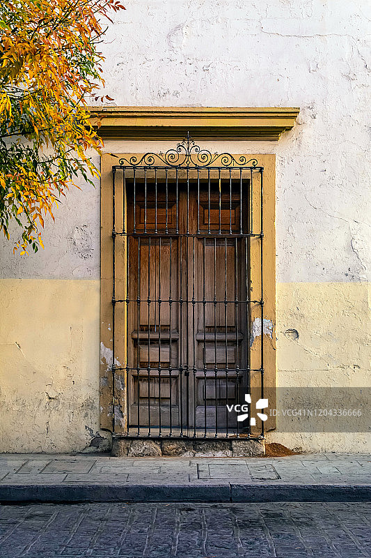 拉丁美洲西班牙殖民时期的门的建筑形象图片素材