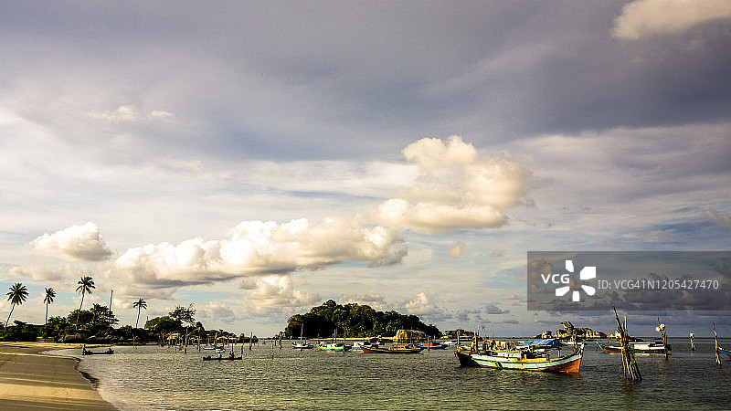 印度尼西亚，勿里洞，花岗岩巨石的海滩图片素材