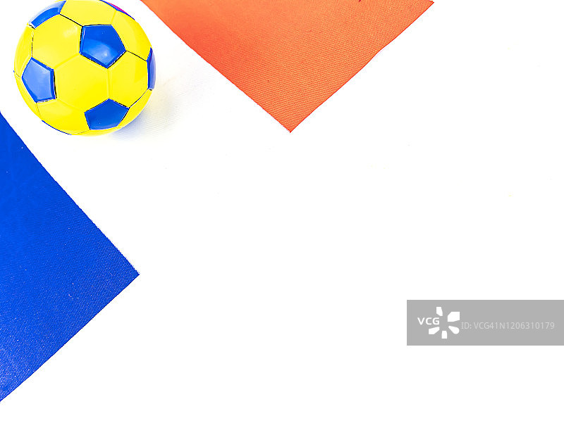足球和法国国旗上的白色背景。图片素材