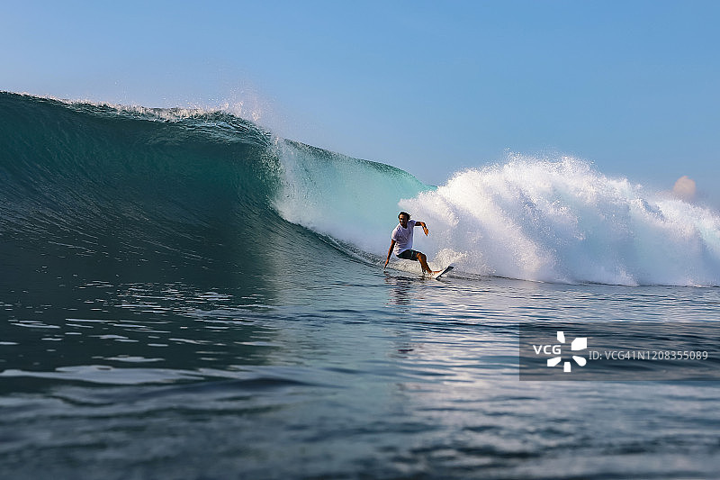 印尼巴厘岛,冲浪者图片素材