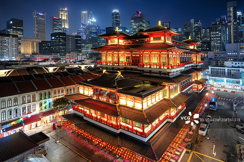 佛牙寺。这是新加坡唐人街的一个佛教寺庙，旅游目的地。图片素材