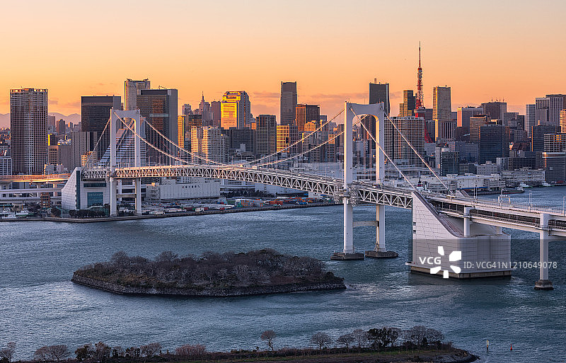 日落时分的彩虹桥，日本东京图片素材