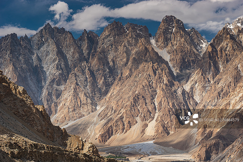 巴基斯坦吉尔吉特-巴尔蒂斯坦喀喇昆仑山脉的帕苏大教堂山峰图片素材