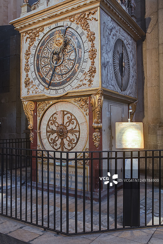 里昂大教堂的14世纪天文钟。图片素材