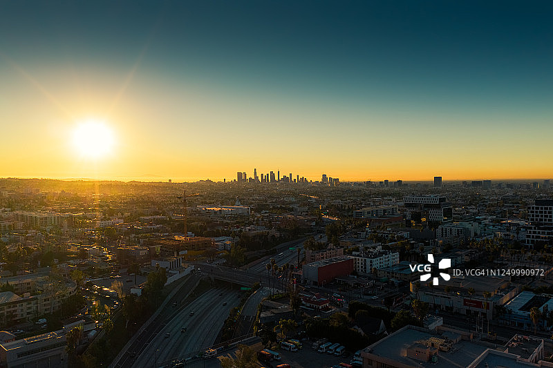 日出时分在洛杉矶市中心图片素材