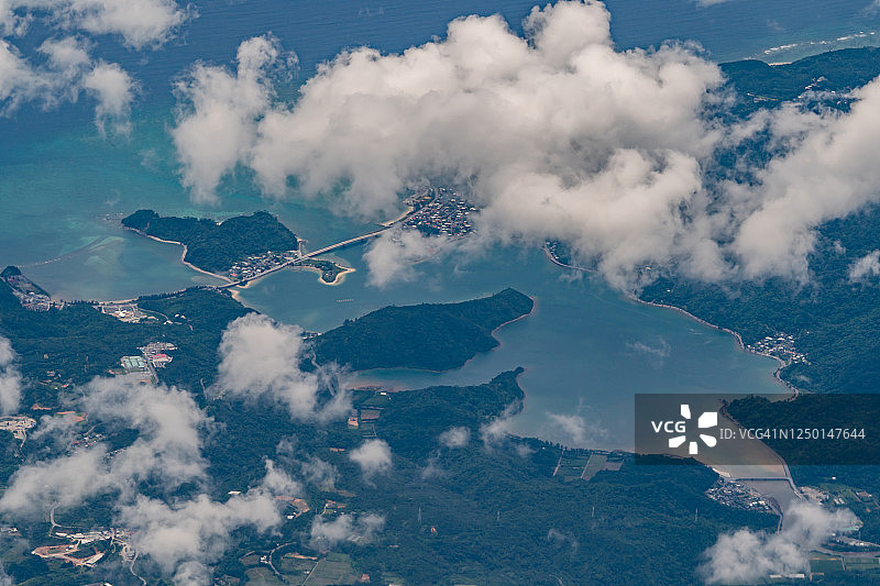 从飞机上俯瞰日本冲绳县东海荻见村图片素材
