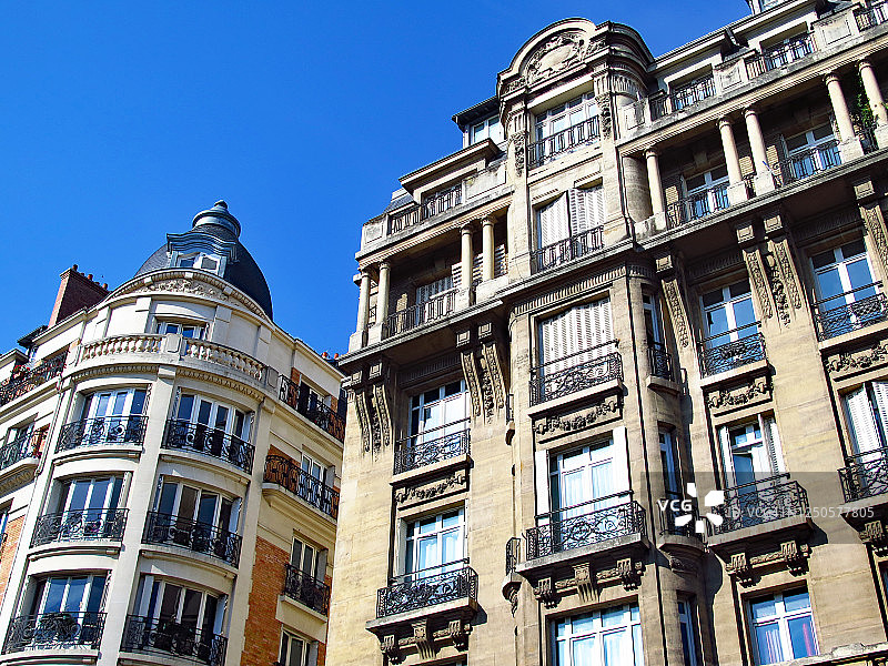 巴黎两座公寓大楼的豪斯曼式立面图片素材