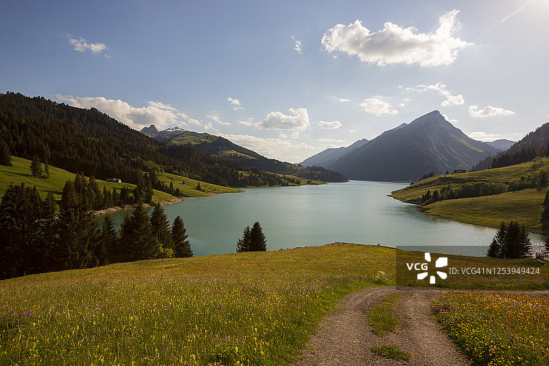令人印象深刻的风景在瑞士洪格林湖图片素材