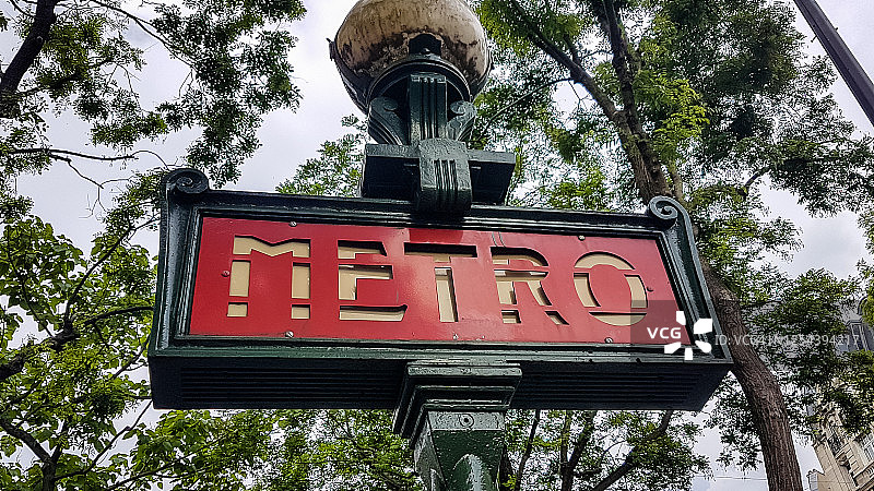 新艺术风格的地铁标志，巴黎，法国图片素材