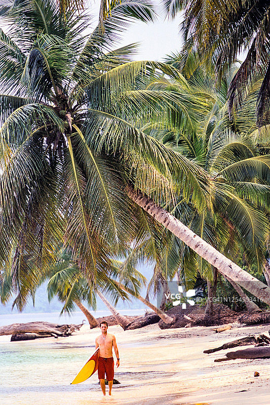 印度尼西亚，巴图群岛的热带海滩图片素材