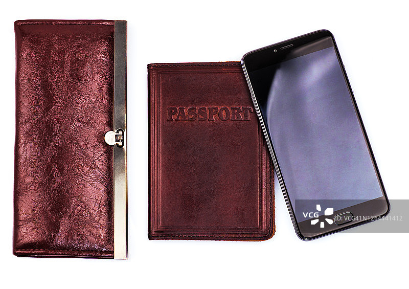 手机黑屏真皮女性钱包和护照图片素材