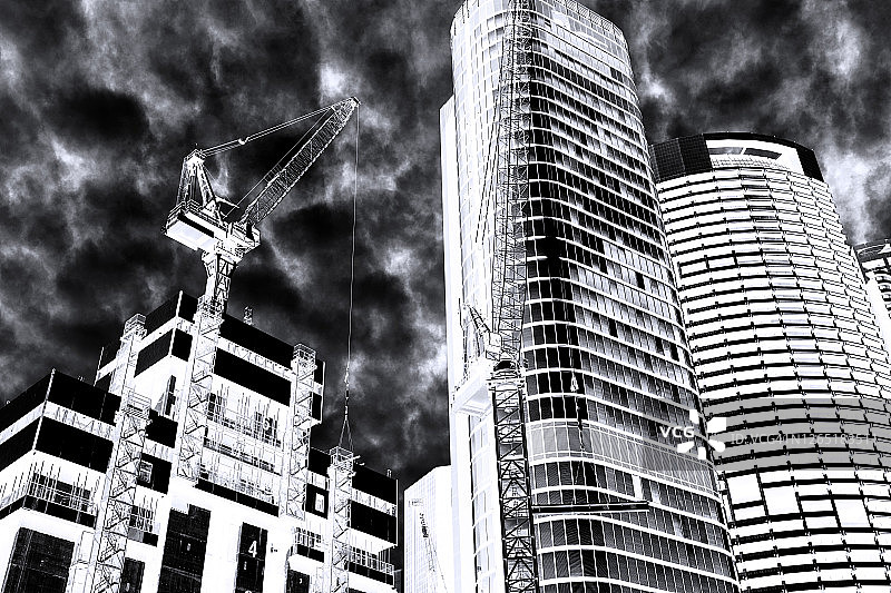 摩天大楼和塔式起重机在金融区，悉尼城市天际线，澳大利亚图片素材