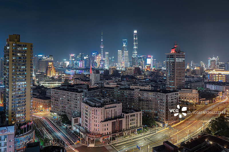 日落后的上海城市景观图片素材
