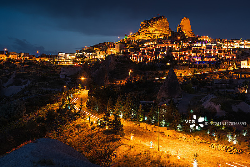 乌奇萨城堡的夜晚，卡帕多西亚高原的最高地方，安纳托利亚中部，土耳其图片素材