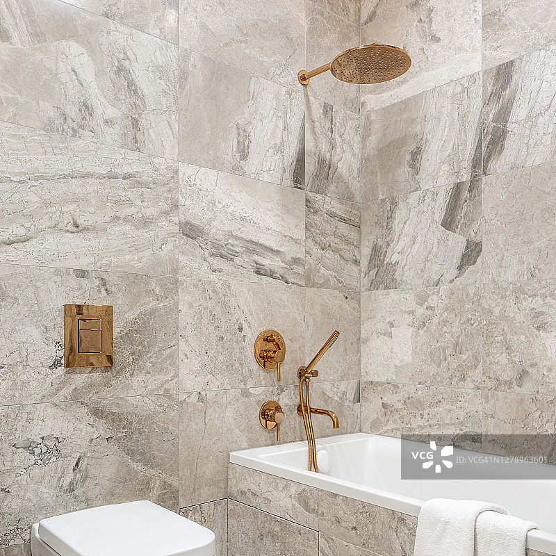 浴室是米色大理石风格的瓷砖图片素材