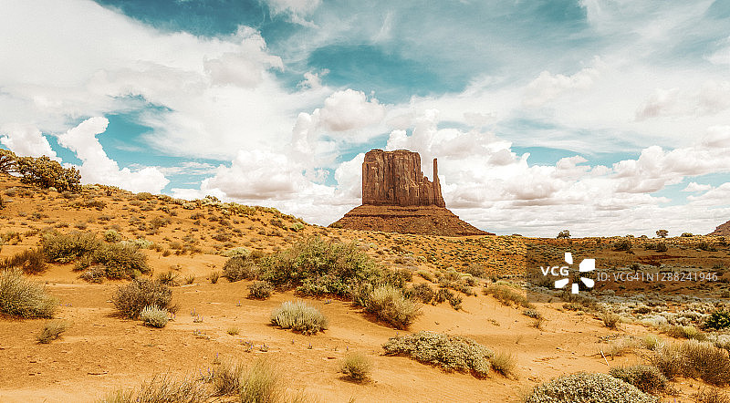 美国亚利桑那州-犹他州的纪念碑谷沙漠图片素材