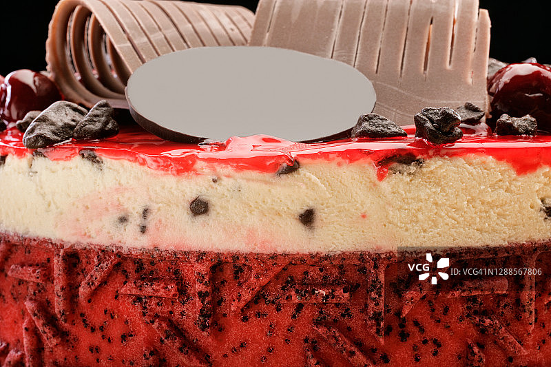 自制樱桃和巧克力蛋糕图片素材