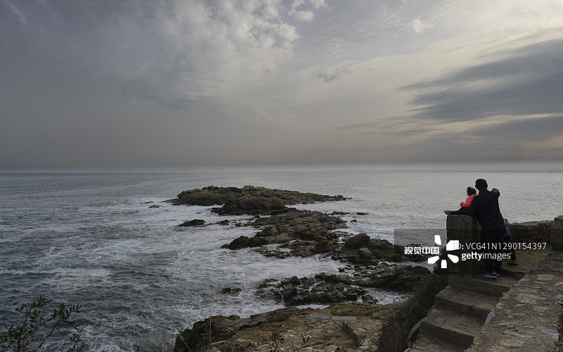 岩石海岸景观在科斯塔布拉瓦，玫瑰，加泰罗尼亚，西班牙图片素材