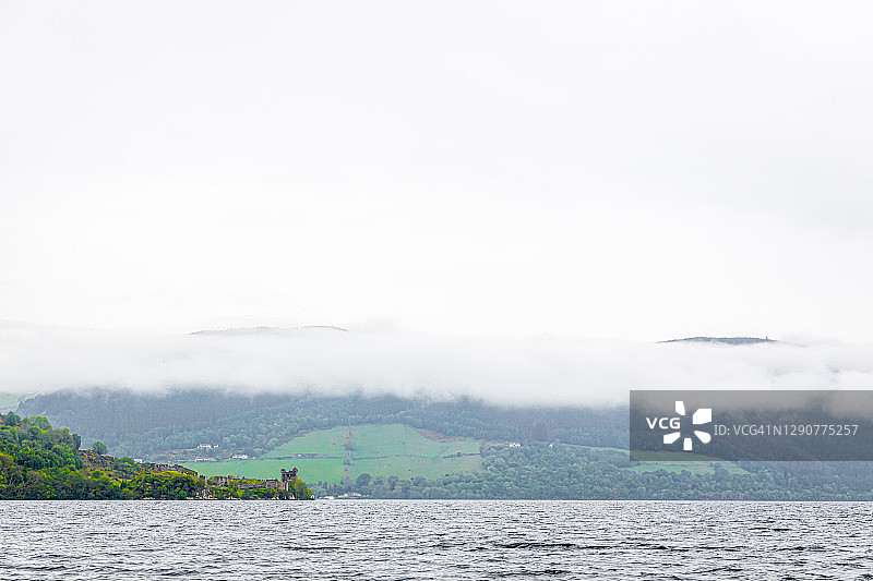 这是位于苏格兰高地因弗内斯西南部的一个又大又深的淡水湖图片素材