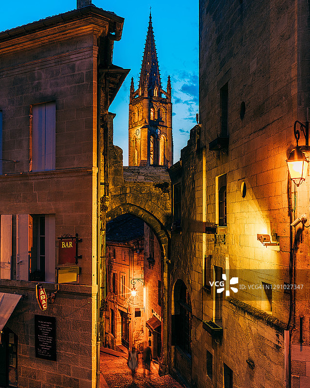 法国圣爱美浓村黄昏时的景色-库存照片图片素材