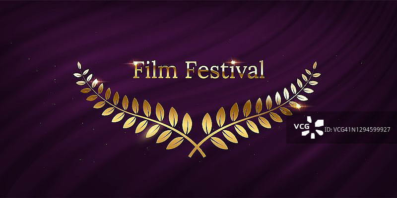 金光闪闪的奖项桂冠和电影节文字孤立在紫罗兰挥舞的窗帘背景。矢量设计元素。图片素材